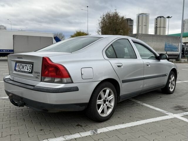 Серый Вольво С60, объемом двигателя 2.4 л и пробегом 340 тыс. км за 2100 $, фото 3 на Automoto.ua