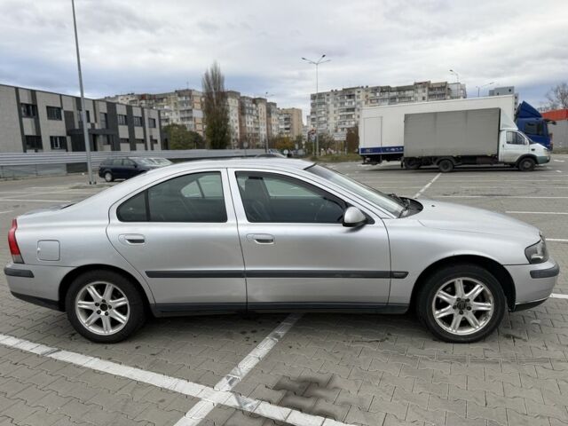 Серый Вольво С60, объемом двигателя 2.4 л и пробегом 340 тыс. км за 2100 $, фото 2 на Automoto.ua