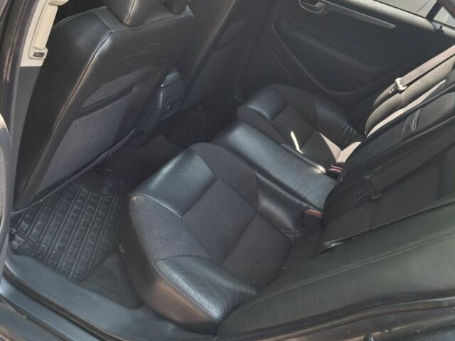 Серый Вольво С60, объемом двигателя 2.5 л и пробегом 340 тыс. км за 5300 $, фото 6 на Automoto.ua