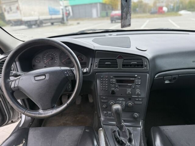 Серый Вольво С60, объемом двигателя 2.4 л и пробегом 340 тыс. км за 2100 $, фото 8 на Automoto.ua