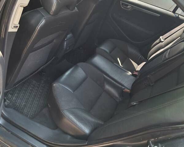 Серый Вольво С60, объемом двигателя 2.52 л и пробегом 340 тыс. км за 5300 $, фото 6 на Automoto.ua