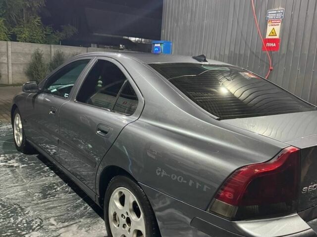 Серый Вольво С60, объемом двигателя 2.5 л и пробегом 340 тыс. км за 5300 $, фото 2 на Automoto.ua