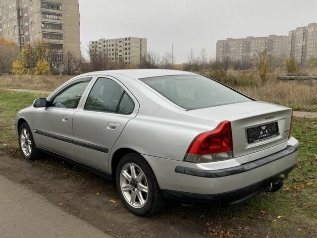 Серый Вольво С60, объемом двигателя 2.4 л и пробегом 340 тыс. км за 2400 $, фото 5 на Automoto.ua