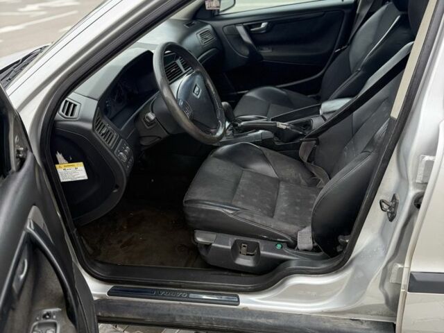 Серый Вольво С60, объемом двигателя 2.4 л и пробегом 340 тыс. км за 2100 $, фото 10 на Automoto.ua