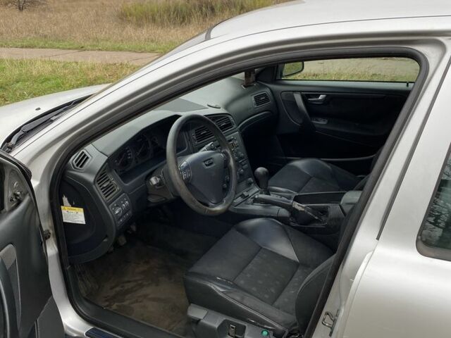 Серый Вольво С60, объемом двигателя 2.4 л и пробегом 340 тыс. км за 2499 $, фото 2 на Automoto.ua