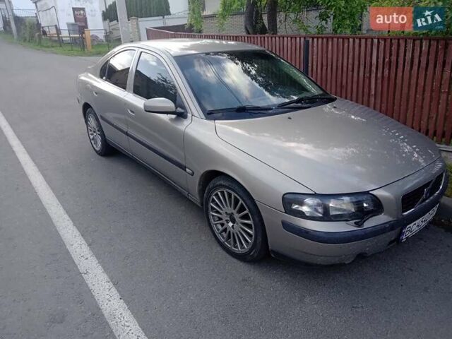 Серый Вольво С60, объемом двигателя 2.4 л и пробегом 323 тыс. км за 4500 $, фото 6 на Automoto.ua