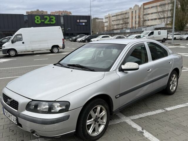 Серый Вольво С60, объемом двигателя 2.4 л и пробегом 340 тыс. км за 2100 $, фото 6 на Automoto.ua