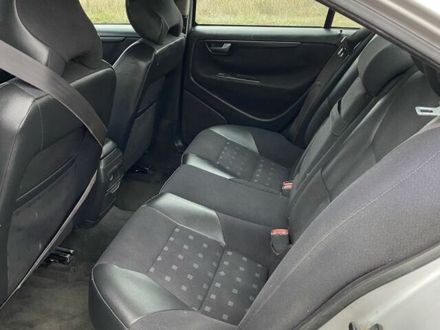 Серый Вольво С60, объемом двигателя 2.4 л и пробегом 340 тыс. км за 2499 $, фото 3 на Automoto.ua