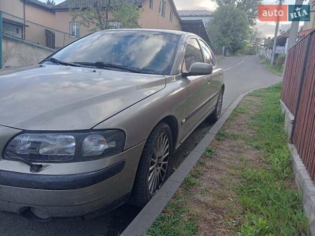 Серый Вольво С60, объемом двигателя 2.4 л и пробегом 323 тыс. км за 4500 $, фото 5 на Automoto.ua