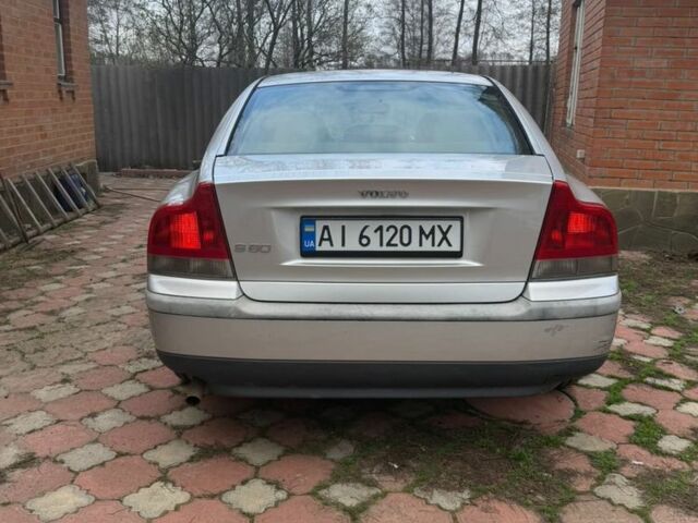Сірий Вольво С60, об'ємом двигуна 2.4 л та пробігом 400 тис. км за 3000 $, фото 1 на Automoto.ua