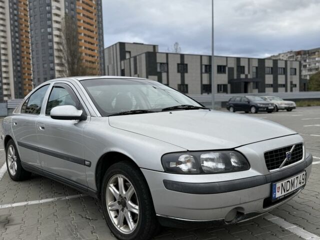 Серый Вольво С60, объемом двигателя 2.4 л и пробегом 340 тыс. км за 2100 $, фото 1 на Automoto.ua