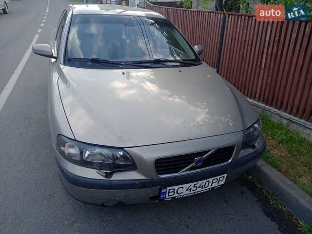 Серый Вольво С60, объемом двигателя 2.4 л и пробегом 323 тыс. км за 4500 $, фото 7 на Automoto.ua