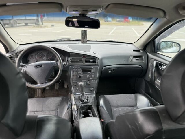 Серый Вольво С60, объемом двигателя 2.4 л и пробегом 340 тыс. км за 2100 $, фото 9 на Automoto.ua