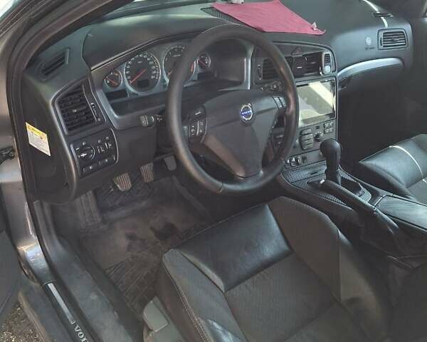 Серый Вольво С60, объемом двигателя 2.52 л и пробегом 340 тыс. км за 5300 $, фото 5 на Automoto.ua