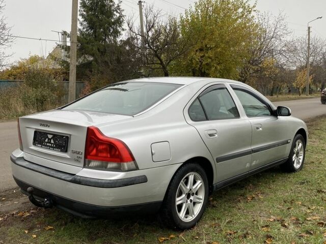 Серый Вольво С60, объемом двигателя 2.4 л и пробегом 340 тыс. км за 2400 $, фото 7 на Automoto.ua