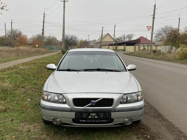 Серый Вольво С60, объемом двигателя 2.4 л и пробегом 340 тыс. км за 2400 $, фото 6 на Automoto.ua