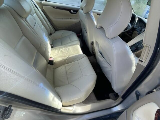 Серый Вольво С60, объемом двигателя 2.4 л и пробегом 320 тыс. км за 3400 $, фото 1 на Automoto.ua