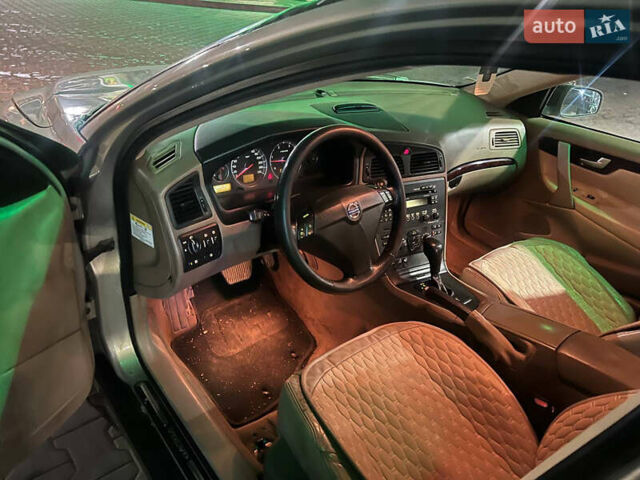 Серый Вольво С60, объемом двигателя 2.4 л и пробегом 330 тыс. км за 3500 $, фото 4 на Automoto.ua