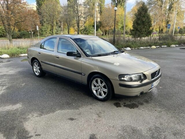 Серый Вольво С60, объемом двигателя 2.4 л и пробегом 320 тыс. км за 3400 $, фото 3 на Automoto.ua