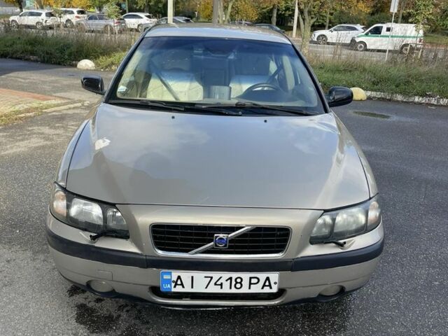 Серый Вольво С60, объемом двигателя 2.4 л и пробегом 320 тыс. км за 3400 $, фото 5 на Automoto.ua