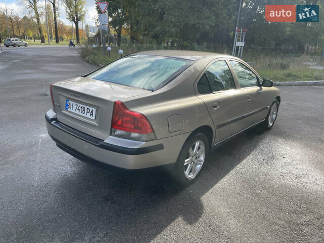 Серый Вольво С60, объемом двигателя 2.4 л и пробегом 345 тыс. км за 3550 $, фото 3 на Automoto.ua