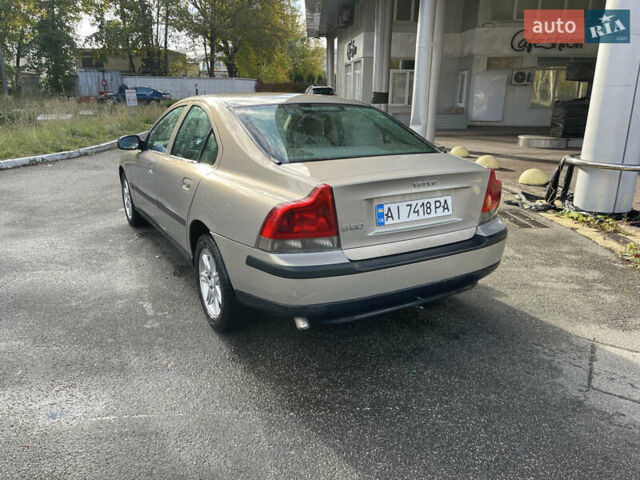 Серый Вольво С60, объемом двигателя 2.4 л и пробегом 345 тыс. км за 3550 $, фото 2 на Automoto.ua