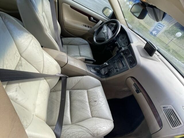 Серый Вольво С60, объемом двигателя 2.4 л и пробегом 320 тыс. км за 3400 $, фото 2 на Automoto.ua