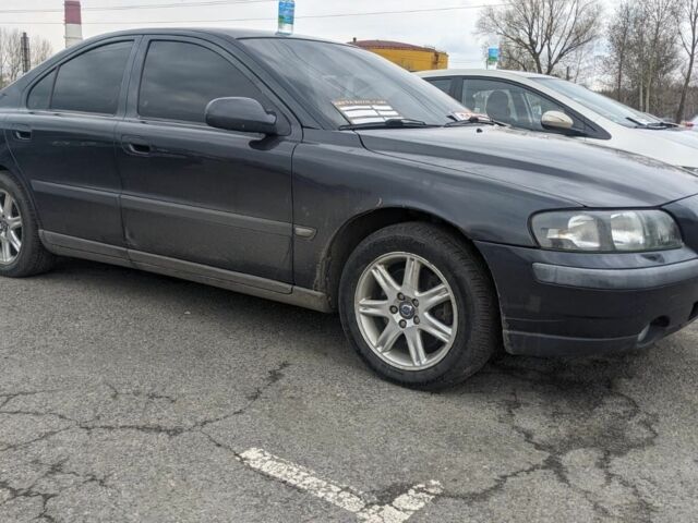 Серый Вольво С60, объемом двигателя 2.4 л и пробегом 340 тыс. км за 3680 $, фото 1 на Automoto.ua