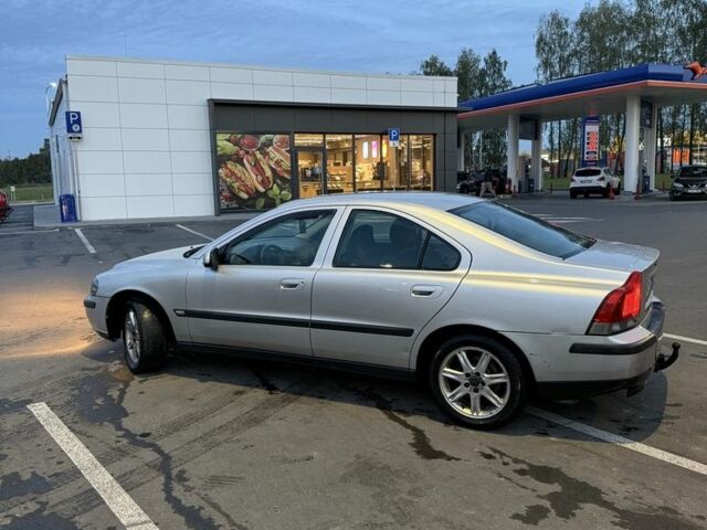 Серый Вольво С60, объемом двигателя 2.4 л и пробегом 222 тыс. км за 1751 $, фото 2 на Automoto.ua