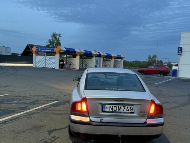 Серый Вольво С60, объемом двигателя 2.4 л и пробегом 222 тыс. км за 1751 $, фото 3 на Automoto.ua