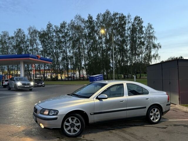 Серый Вольво С60, объемом двигателя 2.4 л и пробегом 222 тыс. км за 1751 $, фото 1 на Automoto.ua