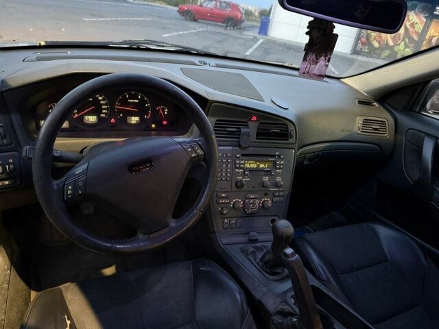 Серый Вольво С60, объемом двигателя 2.4 л и пробегом 222 тыс. км за 1751 $, фото 6 на Automoto.ua