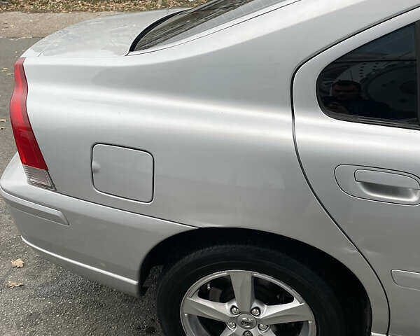 Вольво С60 2006 у Києві на Automoto.ua Сірий Вольво С60, об'ємом двигуна 2.4 л та пробігом 229 тис. км за 9800 $, фото 21 на Automoto.ua