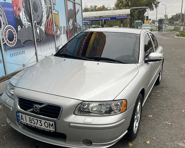 Вольво С60 2006 у Києві на Automoto.ua Сірий Вольво С60, об'ємом двигуна 2.4 л та пробігом 229 тис. км за 9800 $, фото 1 на Automoto.ua