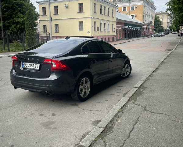 Серый Вольво С60, объемом двигателя 2.52 л и пробегом 130 тыс. км за 9500 $, фото 3 на Automoto.ua
