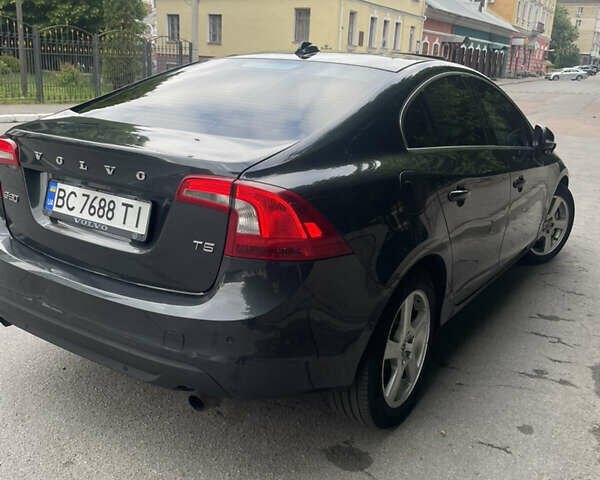 Серый Вольво С60, объемом двигателя 2.52 л и пробегом 130 тыс. км за 9500 $, фото 13 на Automoto.ua