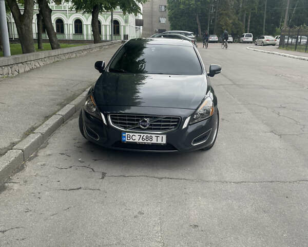 Серый Вольво С60, объемом двигателя 2.52 л и пробегом 130 тыс. км за 9500 $, фото 32 на Automoto.ua