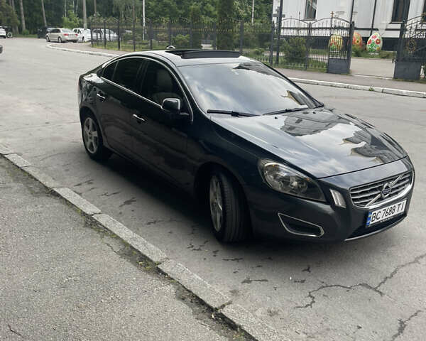 Серый Вольво С60, объемом двигателя 2.52 л и пробегом 130 тыс. км за 9500 $, фото 15 на Automoto.ua
