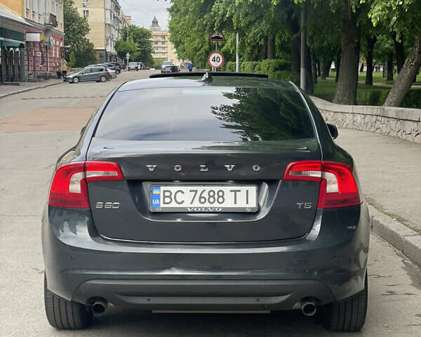Серый Вольво С60, объемом двигателя 2.52 л и пробегом 130 тыс. км за 9500 $, фото 7 на Automoto.ua