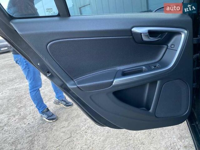 Серый Вольво С60, объемом двигателя 2.5 л и пробегом 154 тыс. км за 7000 $, фото 16 на Automoto.ua