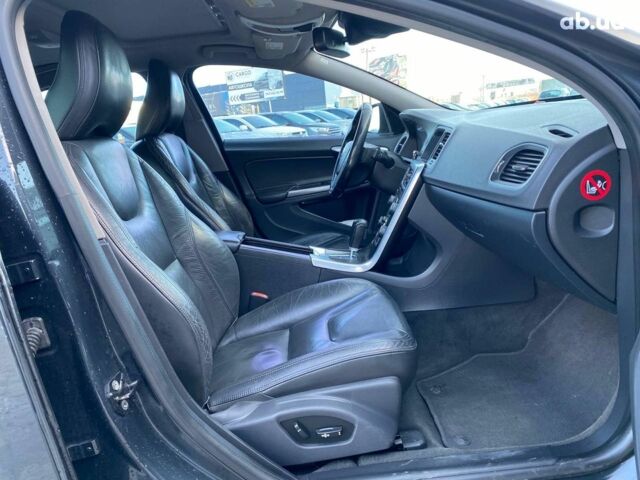 Серый Вольво С60, объемом двигателя 2.5 л и пробегом 154 тыс. км за 7000 $, фото 21 на Automoto.ua