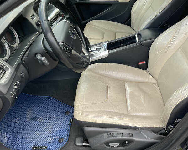 Серый Вольво С60, объемом двигателя 2.52 л и пробегом 250 тыс. км за 9250 $, фото 8 на Automoto.ua