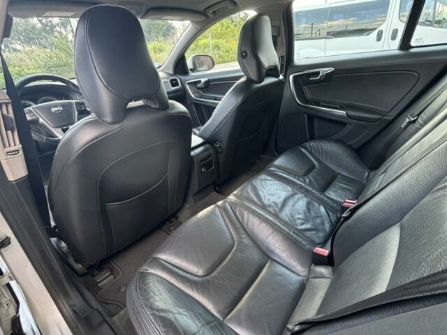 Сірий Вольво С60, об'ємом двигуна 2.5 л та пробігом 230 тис. км за 9800 $, фото 7 на Automoto.ua