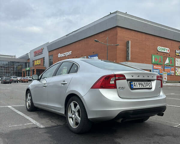 Серый Вольво С60, объемом двигателя 2.52 л и пробегом 230 тыс. км за 9800 $, фото 5 на Automoto.ua