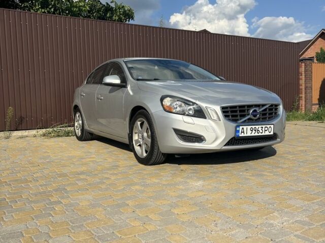 Сірий Вольво С60, об'ємом двигуна 2.5 л та пробігом 230 тис. км за 9800 $, фото 1 на Automoto.ua