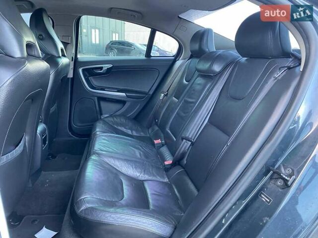 Серый Вольво С60, объемом двигателя 2.5 л и пробегом 154 тыс. км за 7000 $, фото 17 на Automoto.ua