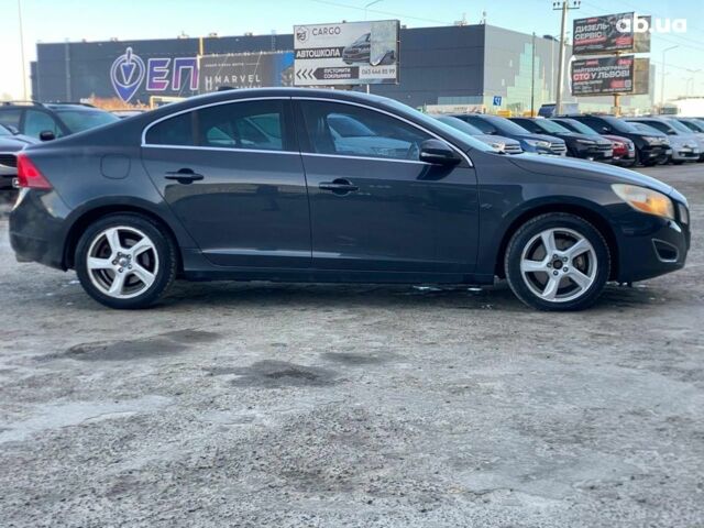 Серый Вольво С60, объемом двигателя 2.5 л и пробегом 154 тыс. км за 7000 $, фото 1 на Automoto.ua