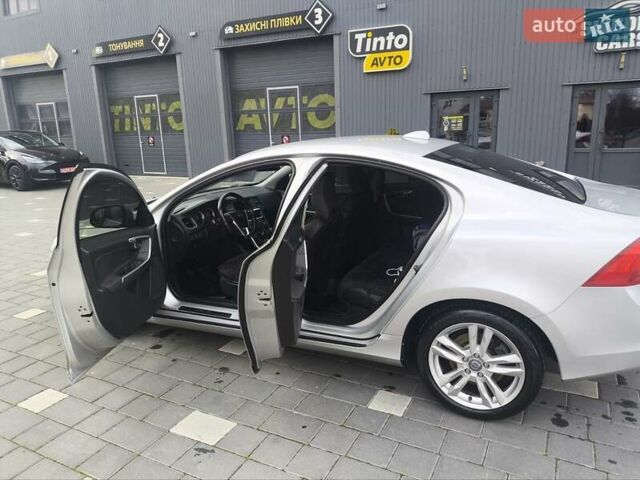 Вольво С60 2011 в Трускавце на Automoto.ua Серый Вольво С60, объемом двигателя 1.6 л и пробегом 232 тыс. км за 10000 $, фото 7 на Automoto.ua
