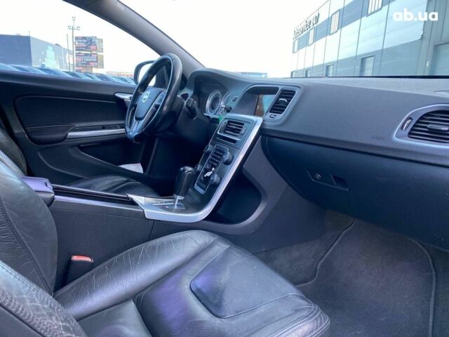 Серый Вольво С60, объемом двигателя 2.5 л и пробегом 154 тыс. км за 7000 $, фото 23 на Automoto.ua