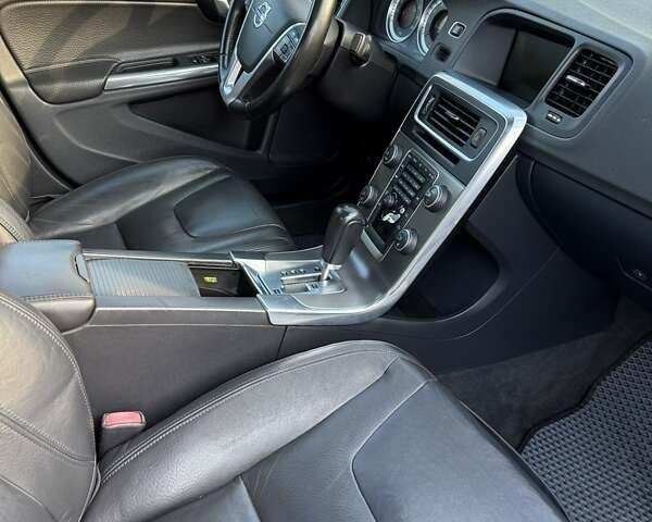 Вольво С60 2011 в Староконстантинов на Automoto.ua Серый Вольво С60, объемом двигателя 2.52 л и пробегом 250 тыс. км за 9600 $, фото 2 на Automoto.ua